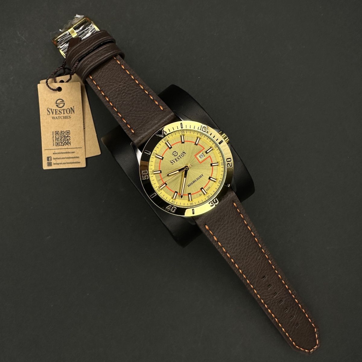 سویستون مردانه کد(6533) قاب و صفحه طلایی خط قرمز بند قهوه ای