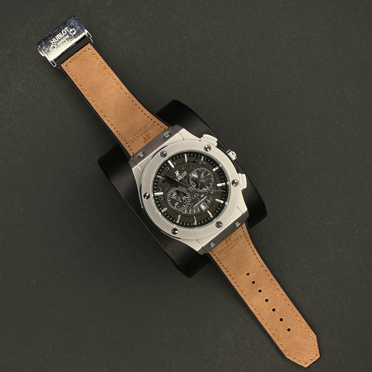 هابلوت مردانه کد(6548) قاب نقره ای صفحه مشکی بند قهوه ای