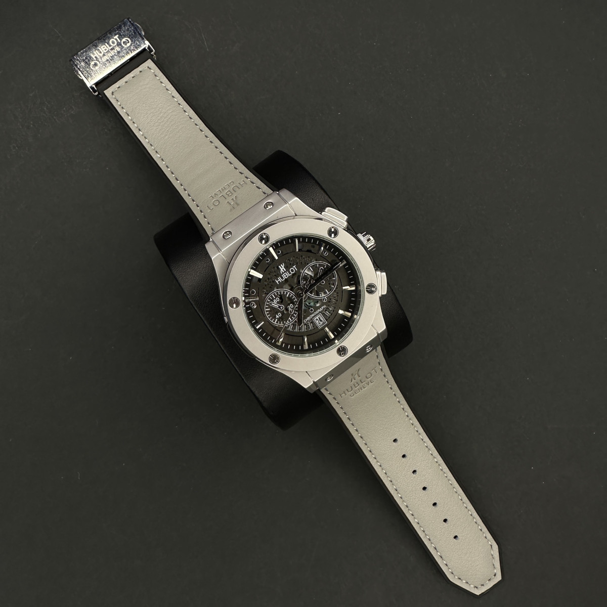 هابلوت مردانه کد(6556)قاب نقره ای صفحه مشکی بند طوسی