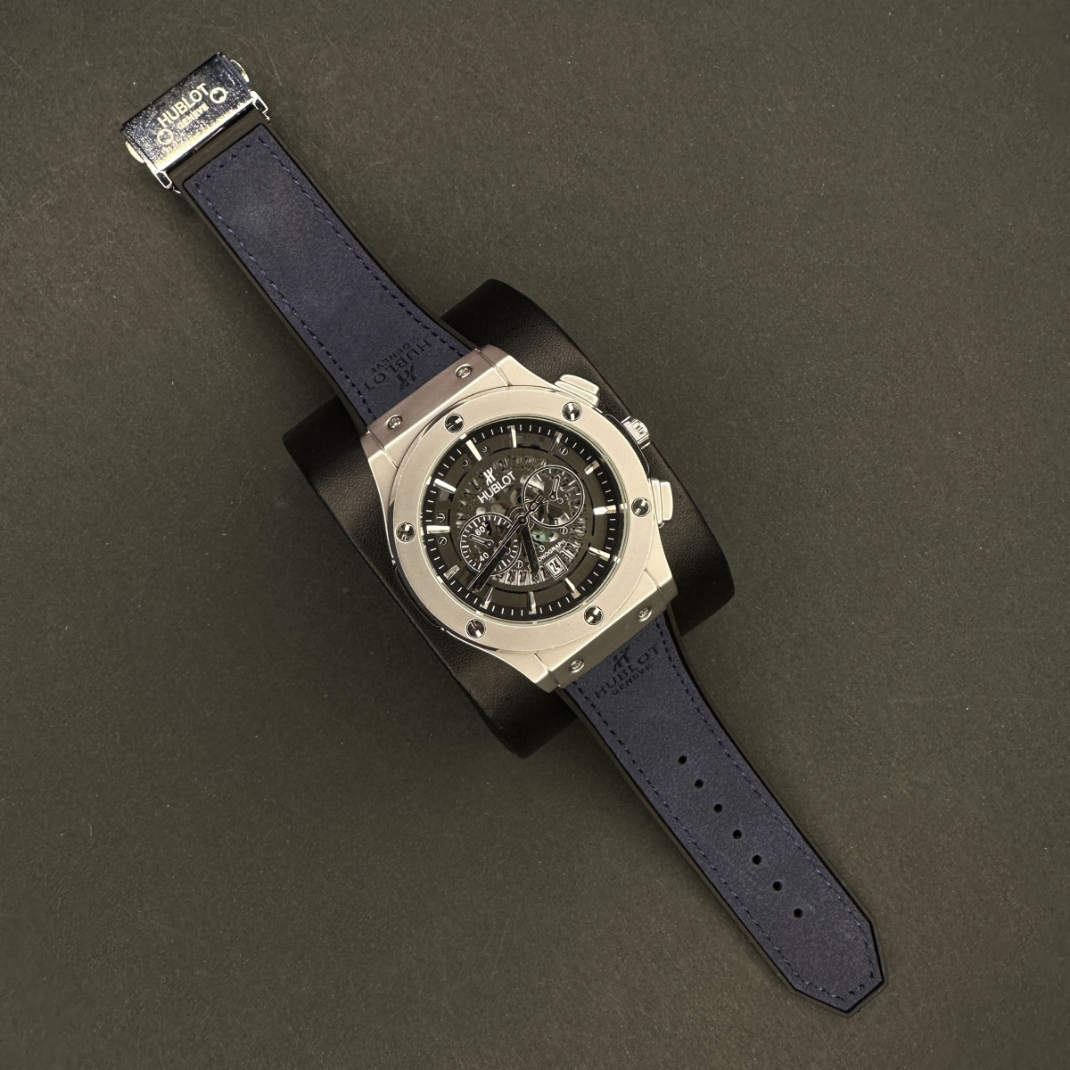 هابلوت مردانه کد(6558)قاب نقره ای صفحه مشکی کاستوم بند سرمه ای