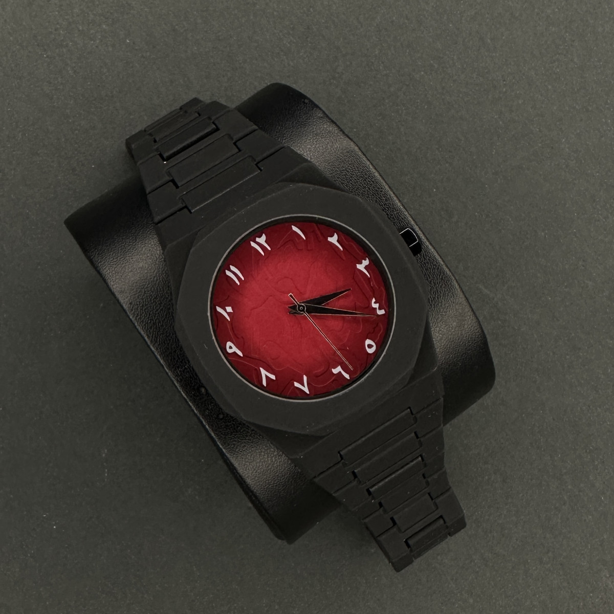 دارک واچ بدون جعبه شرکتی کد (6482)مشکی صفحه قرمز طرحدار اعداد سفید