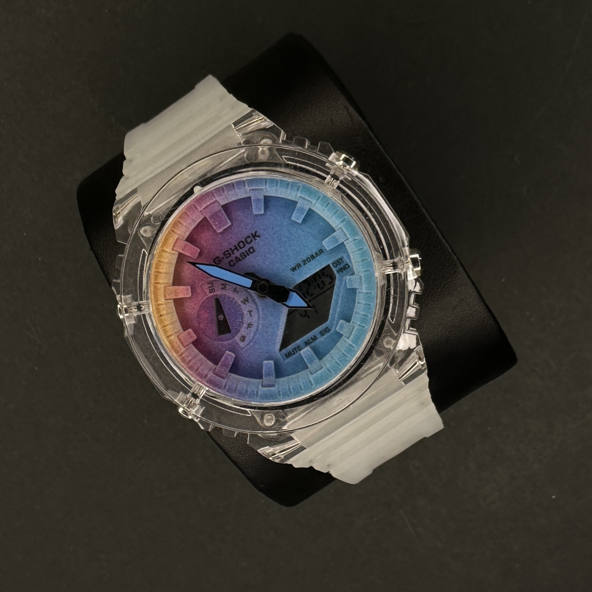 جیشاک 2100 کد (6678) قاب شفاف صفحه رنگی بند سفید مات