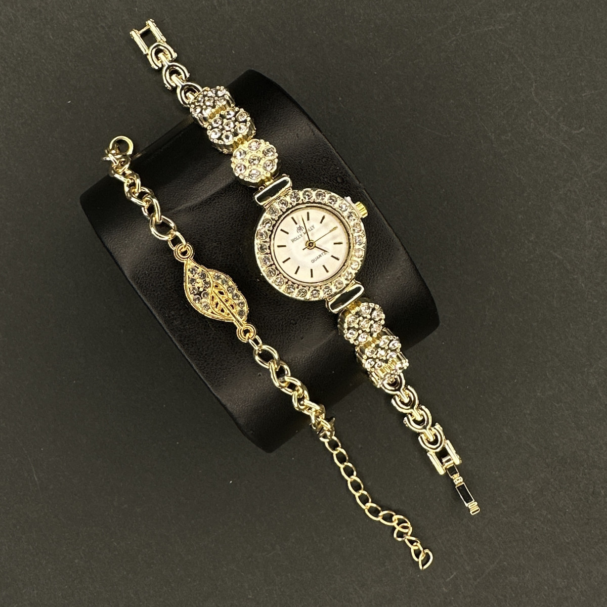 زنانه holly mollyبا دستبند کد (6722) طلایی داخل سفید