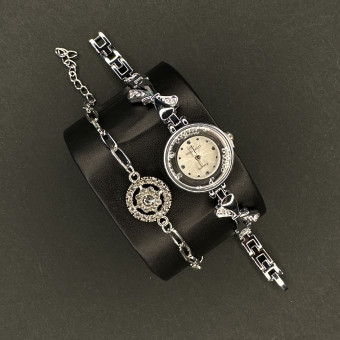 holly mollyبا دستبند کد (6724) نقره ای داخل سفید