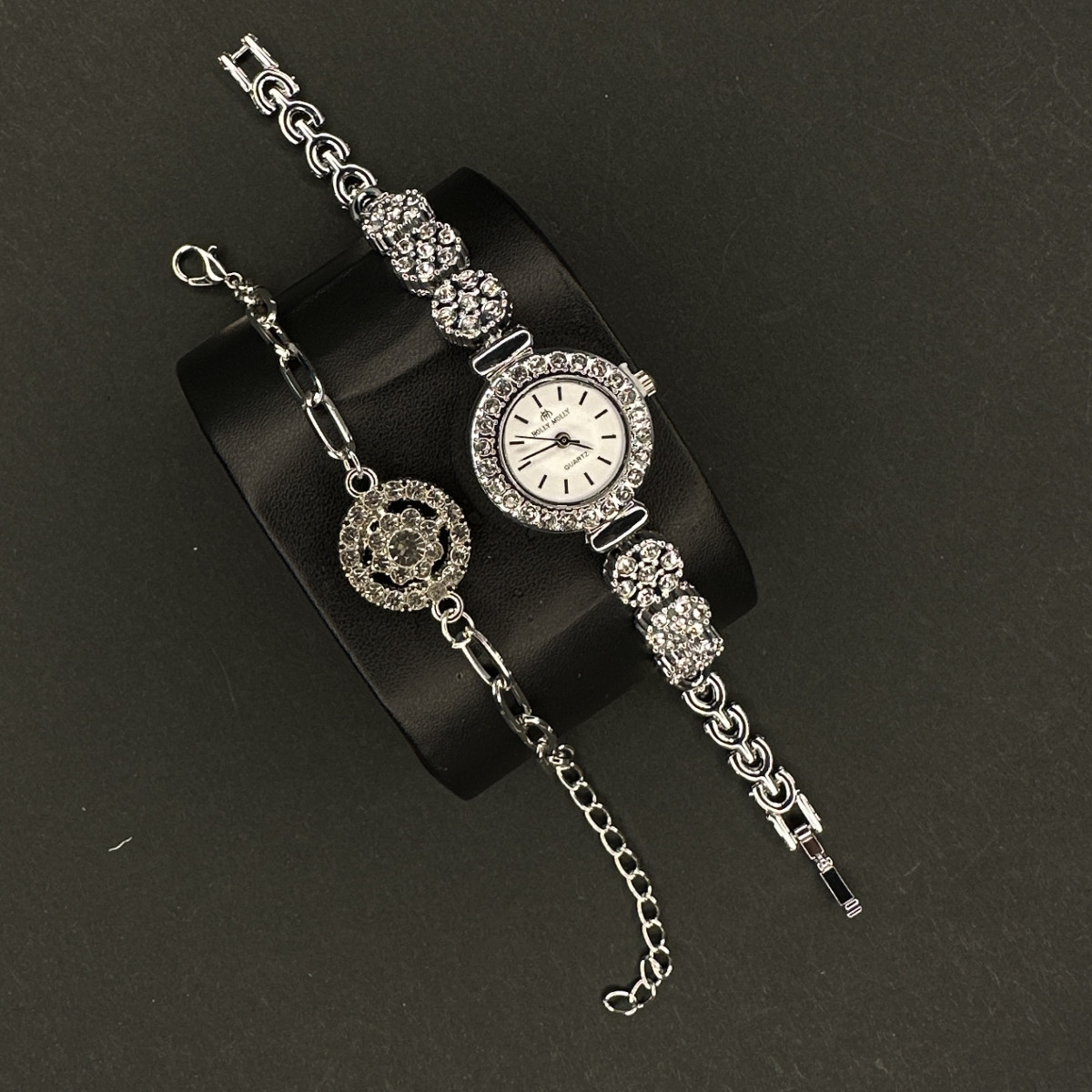 زنانه of holly mollyبا دستبند کد (6737) نقره ای داخل سفید