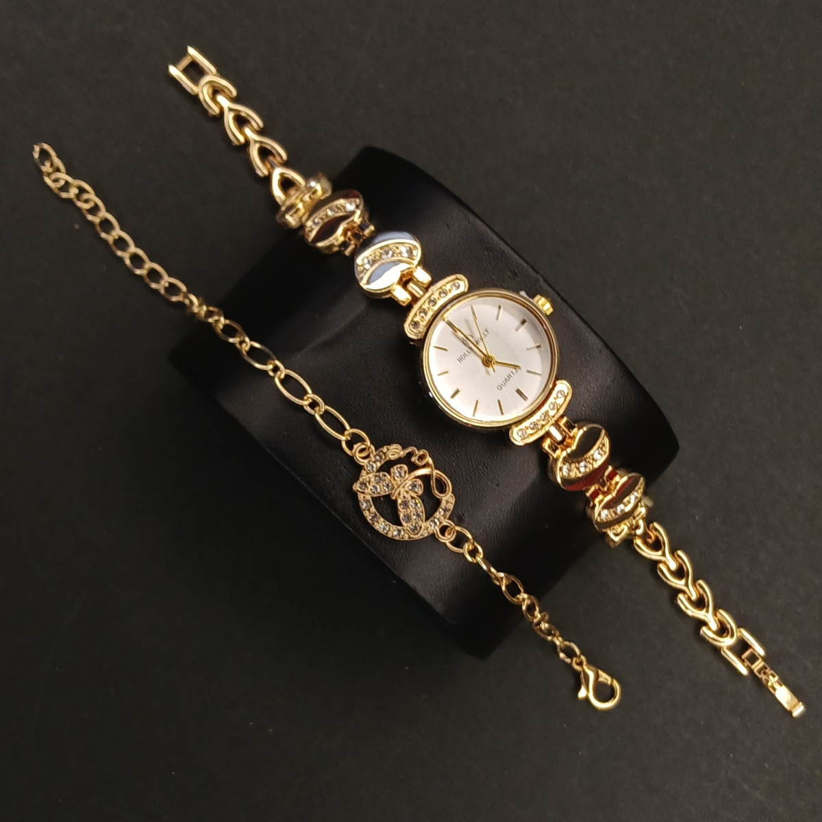 زنانه of holly mollyبا دستبند کد (6754) طلایی داخل سفید