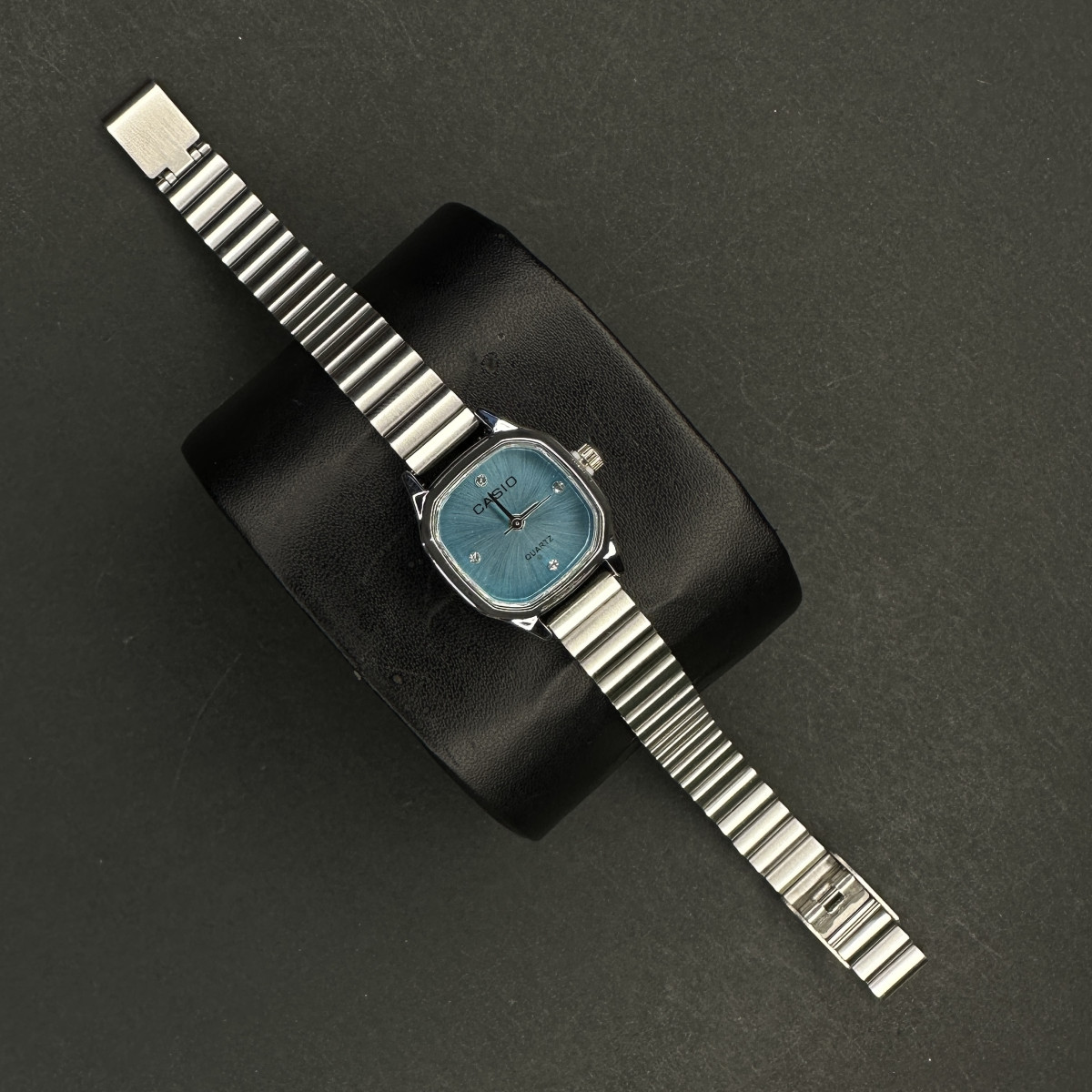 کاسیو زنانه کد (6785) قاب و بند نقره ای صفحه آبی آسمانی