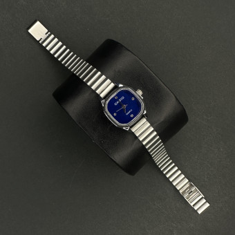 کاسیو زنانه کد (6786) قاب و بند نقره ای صفحه آبی کاربنی