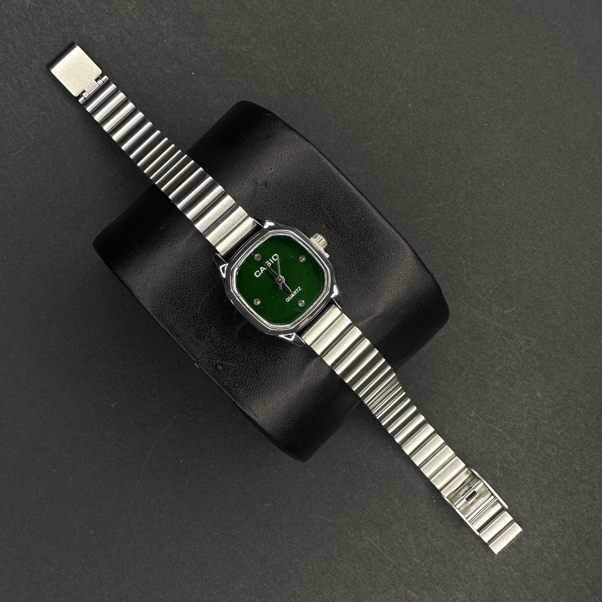 کاسیو زنانه کد (6788) قاب و بند نقره ای صفحه سبز