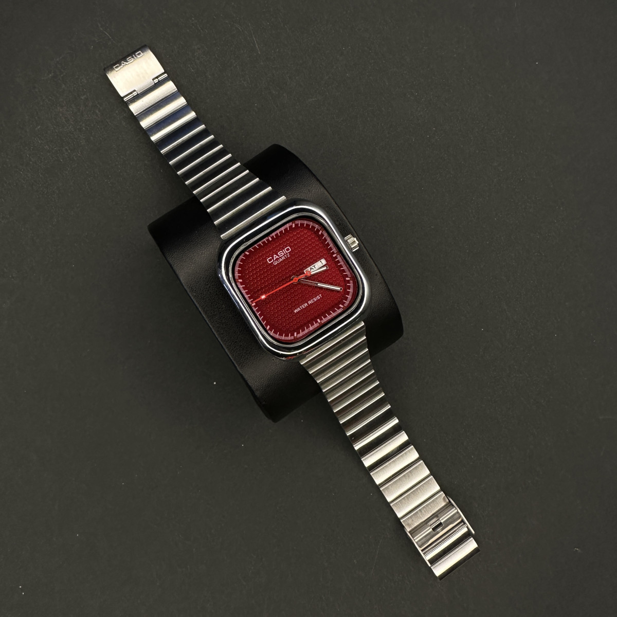 کاسیو دو تقویم مردانه کد(6310) نقره ای صفحه قرمز
