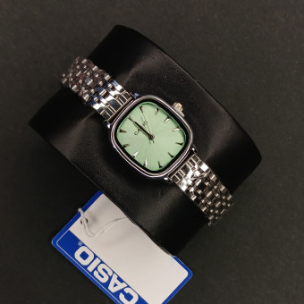 کاسیو زنانه کد (6835) قاب و بند نقره ای صفحه آبی روشن