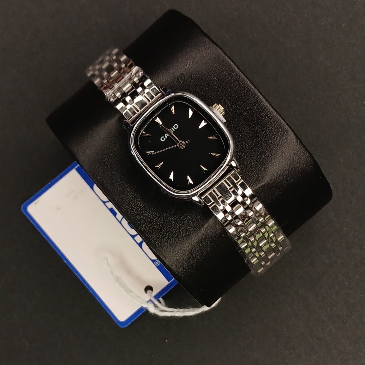 کاسیو زنانه کد (6840) قاب و بند نقره ای صفحه مشکی