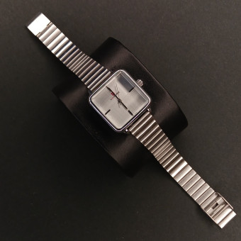 نیوی فورس زنانه مربعی کد(6855) تمام نقره ای