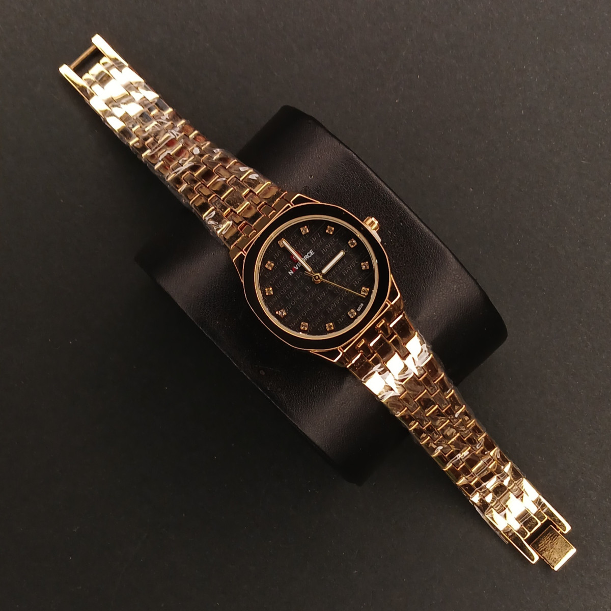 نیوی فورس زنانه کد(6860) طلایی صفحه مشکی