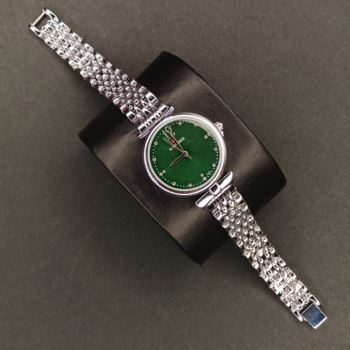 نیوی فورس زنانه کد(6869) نقره ای صفحه سبز