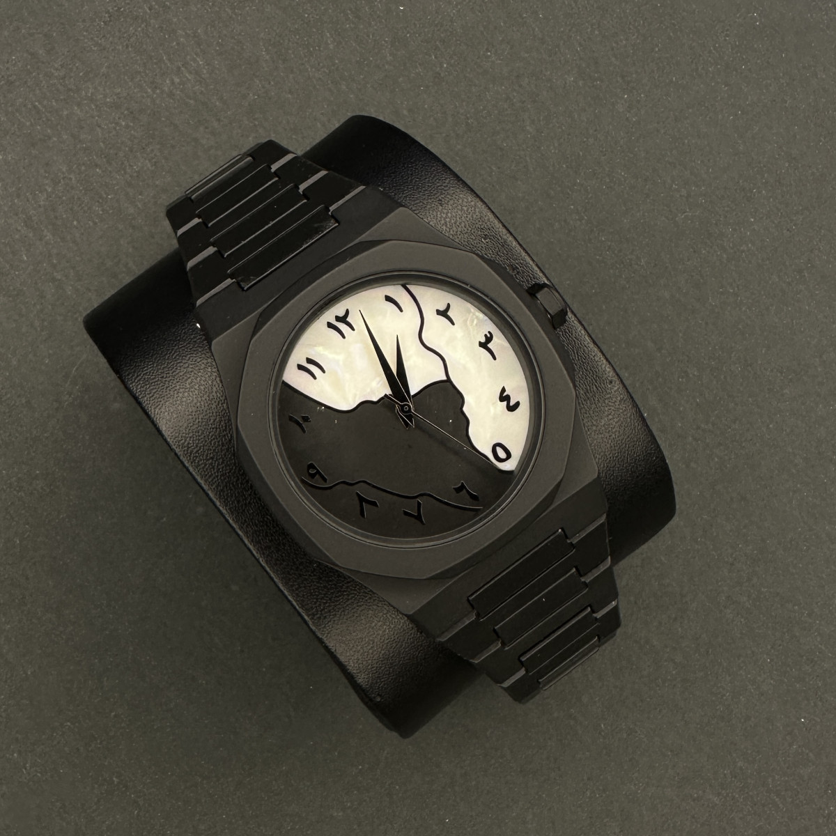 دارک واچ بدون جعبه شرکتی کد (6520) قاب مشکی صفحه مشکی سفید بند مشکی