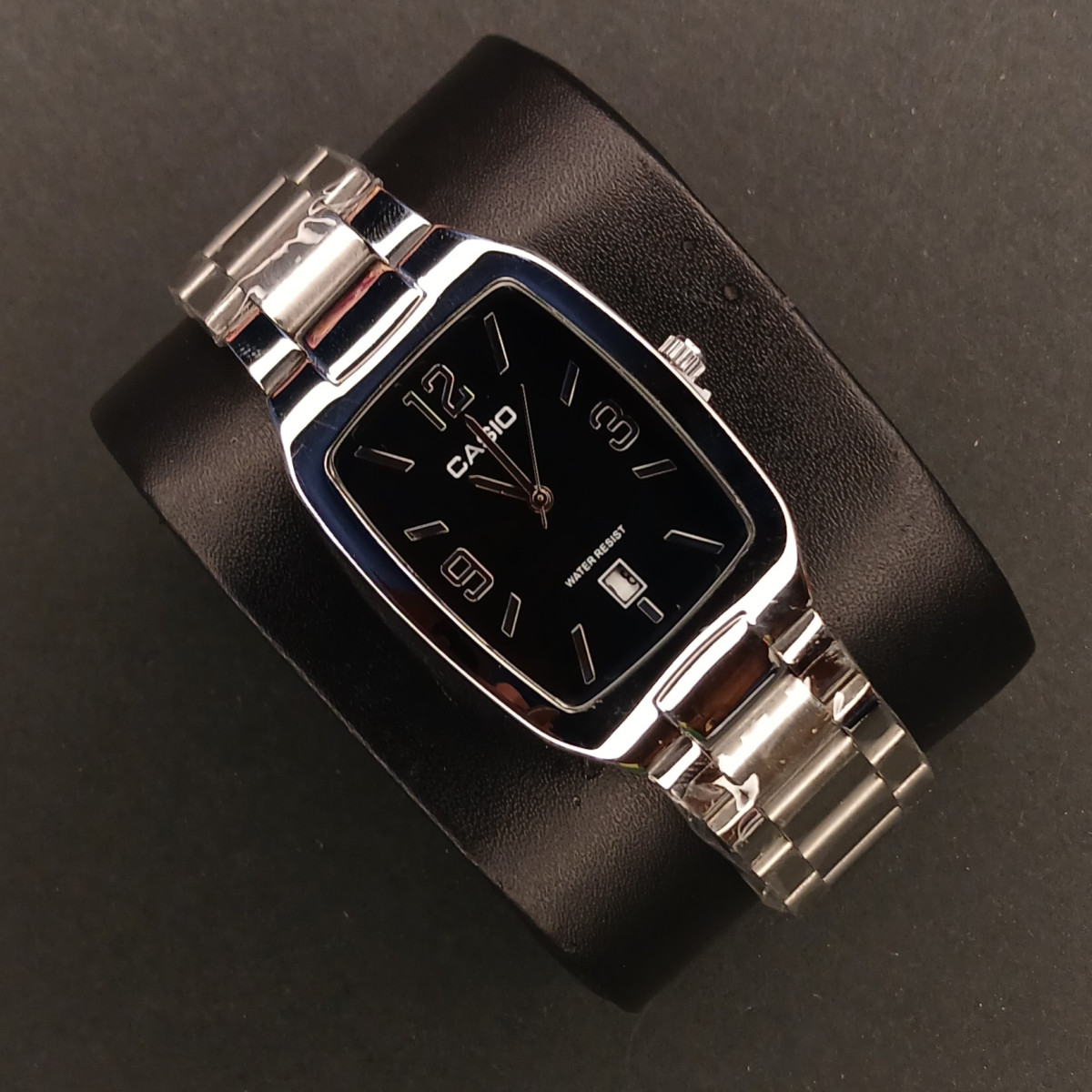 کاسیو مستطیل کد (6883) نقره ای صفحه مشکی