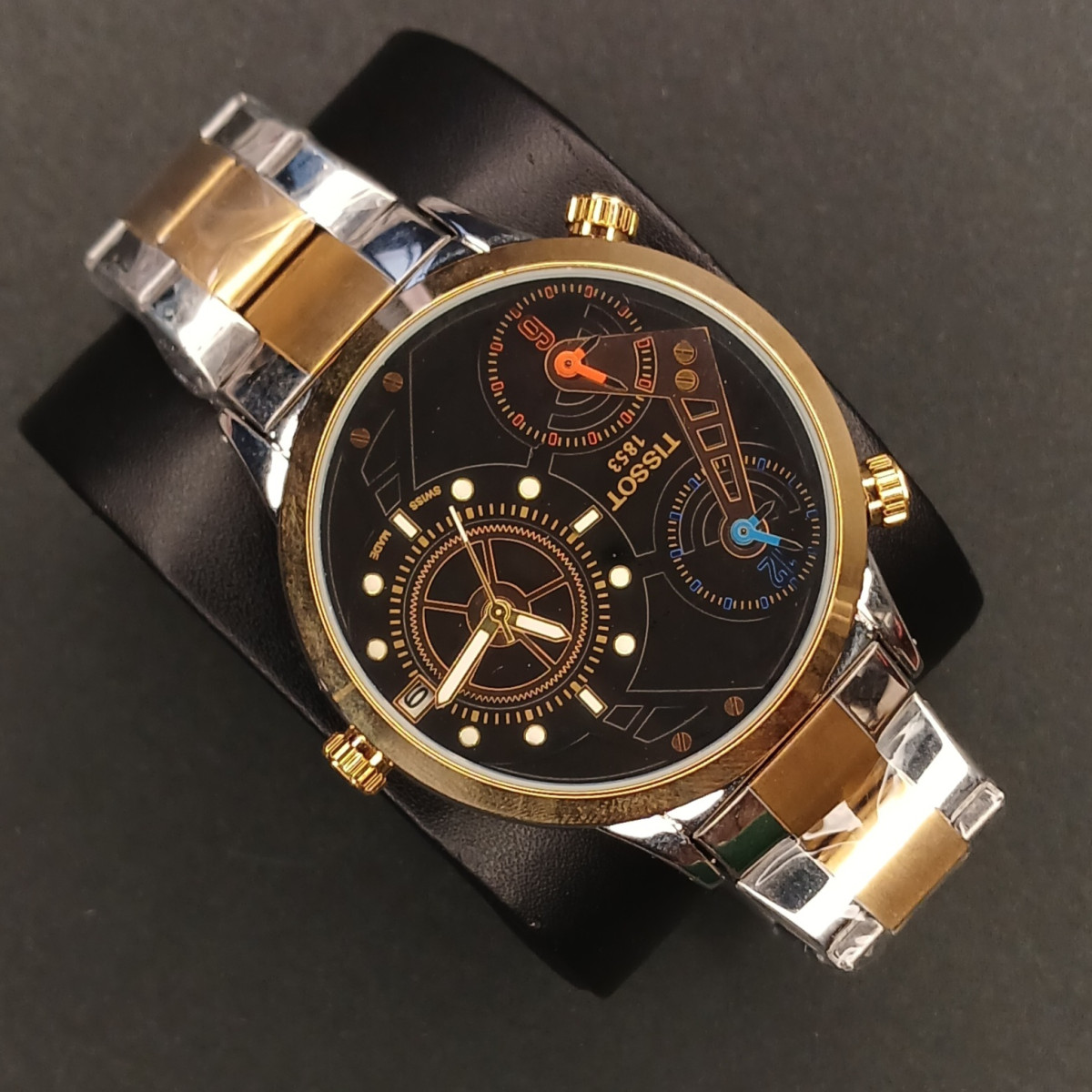 تیسوت مردانه کد(6971) قاب و بند طلایی نقره ای صفحه مشکی شیشه رفلکس