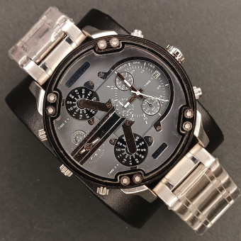 دیزل مردانه کد(6978) قاب مشکی نقره ای صفحه طوسی بند نقره ای