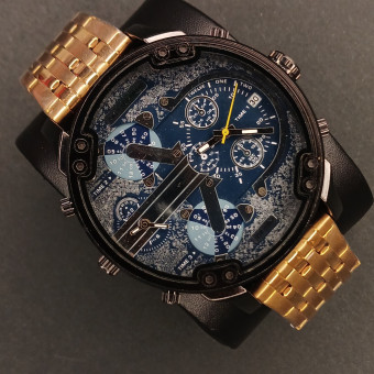 دیزل مردانه کد(6980) قاب مشکی بند طلایی