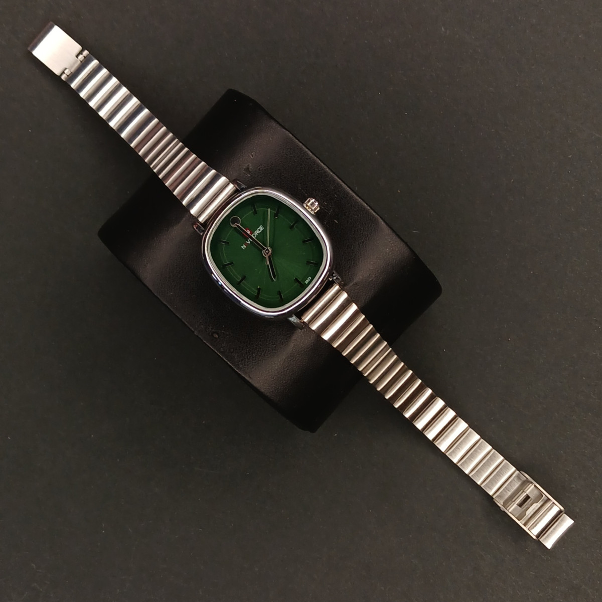 نیوی فورس زنانه کد(6992) نقره ای صفحه سبز