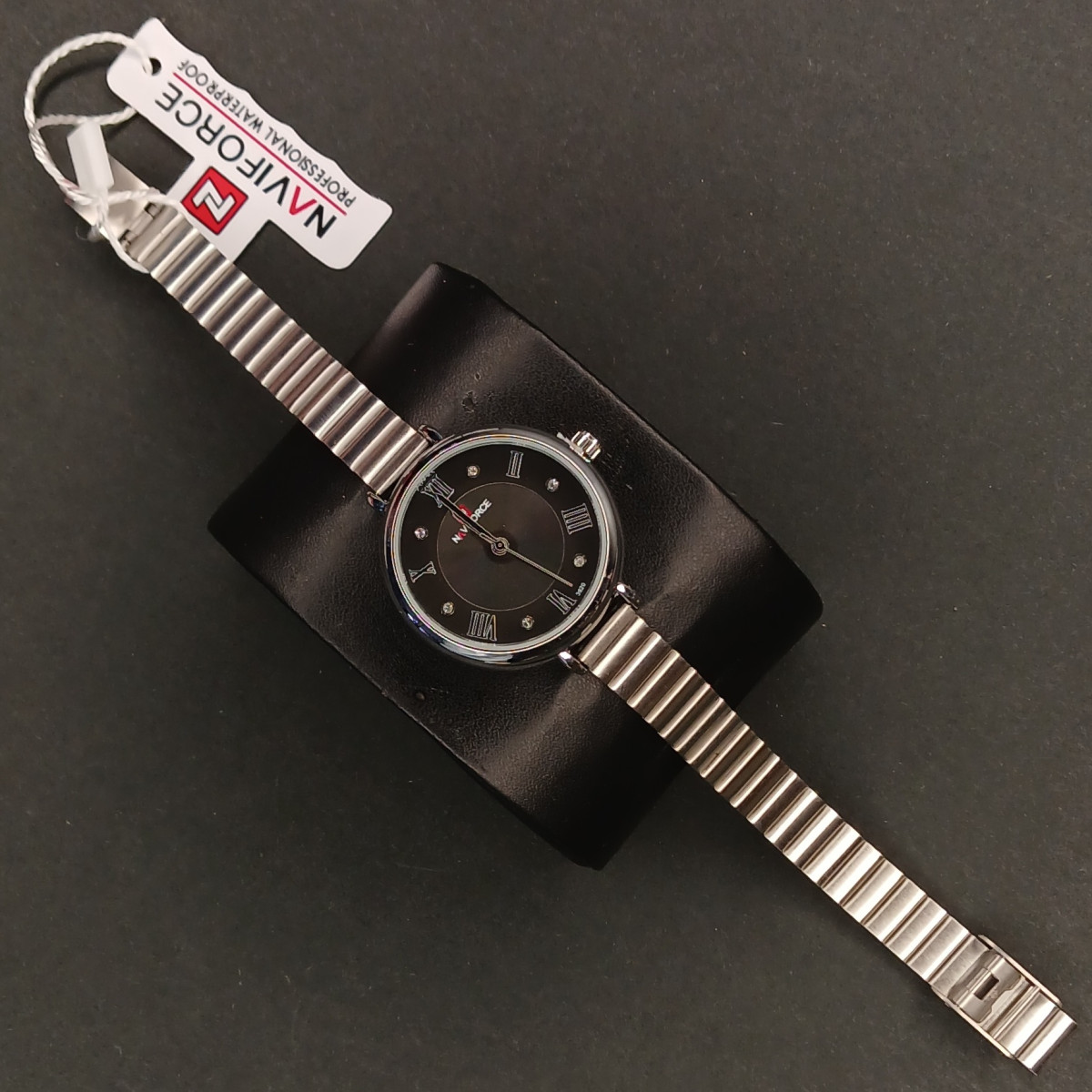 نیوی فورس زنانه کد(6999) نقره ای صفحه مشکی