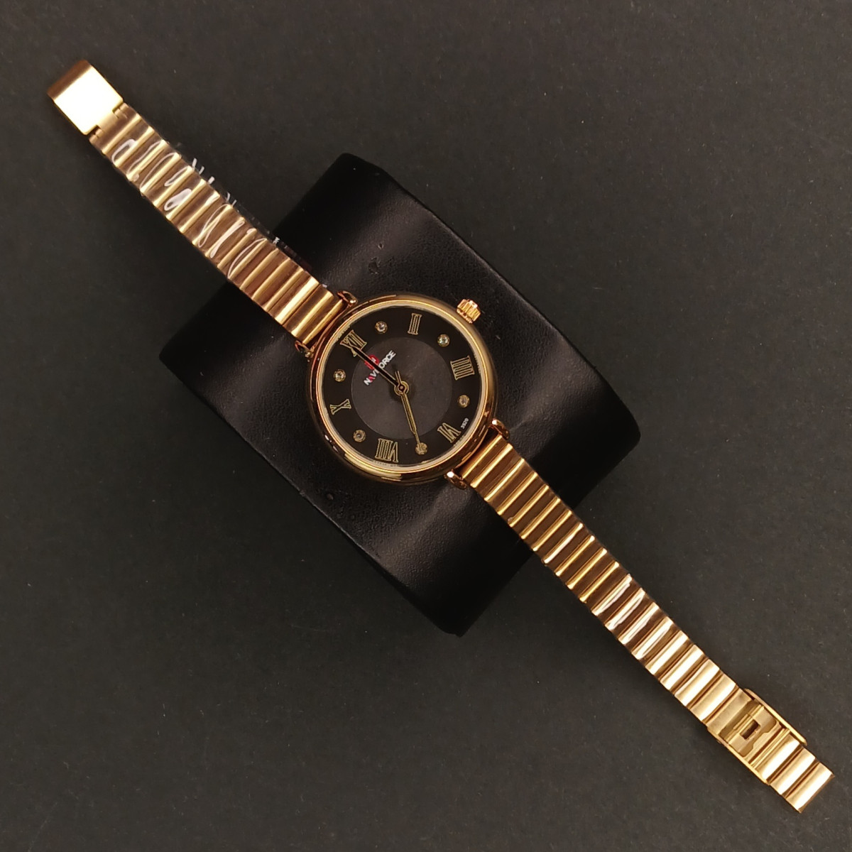 نیوی فورس زنانه کد(7005) طلایی صفحه مشکی