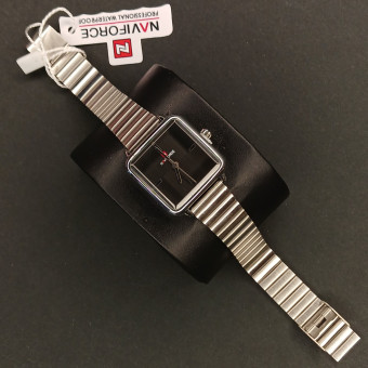 نیوی فورس زنانه مربعی کد(7008) نقره ای صفحه مشکی